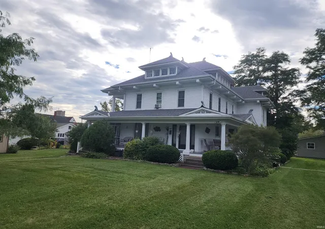 Photo 2 of Sale Pending at 258 N Sprunger St, Berne, IN 46711 | MLS# 202640394 | Listing updated on 2026-10-21