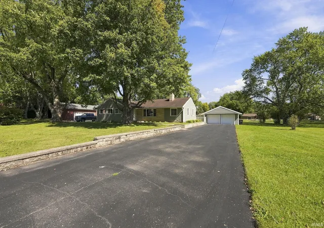 Photo 3 of Manufactured home for sale at 112 N Morrison Rd, Muncie, IN 47304 | MLS# 202640415 | Listing updated on 2026-10-14