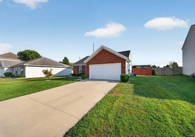 Photo 2 of Manufactured home for sale at 817 Candlestick Ct, Evansville, IN 47725 | MLS# 202640443 | Listing updated on 2026-10-20