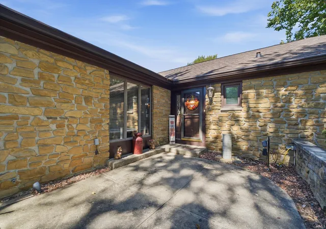 Photo 3 of Manufactured home for sale at 1001 N Hickory Ln, Kokomo, IN 46901 | MLS# 202640448 | Listing updated on 2026-09-30