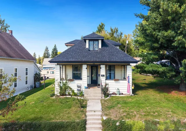 Manufactured home for sale at 302 W Main St, Syracuse, IN 46567 | MLS# 202640460