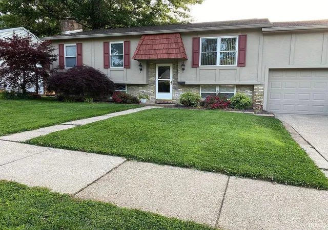 Photo 1 of Manufactured home for sale at 5900 Whitethorne Dr, Evansville, IN 47710 | MLS# 202640487 | Listing updated on 2026-10-16