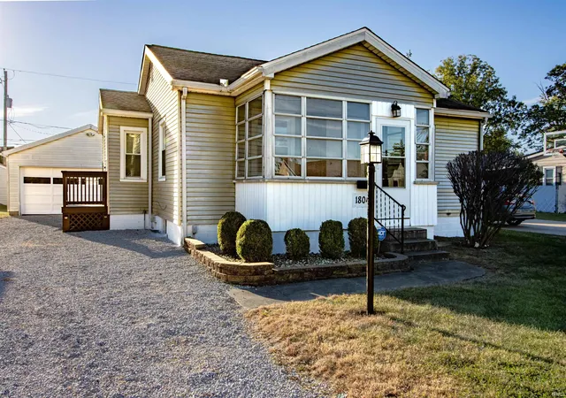 Photo 2 of Sale Pending at 1804 Aviation Ave, Evansville, IN 47711 | MLS# 202640501 | Listing updated on 2026-10-11