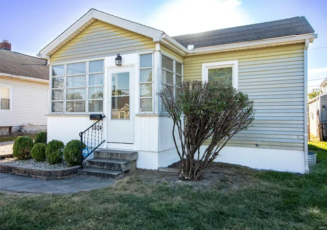 Photo 3 of Sale Pending at 1804 Aviation Ave, Evansville, IN 47711 | MLS# 202640501 | Listing updated on 2026-10-11