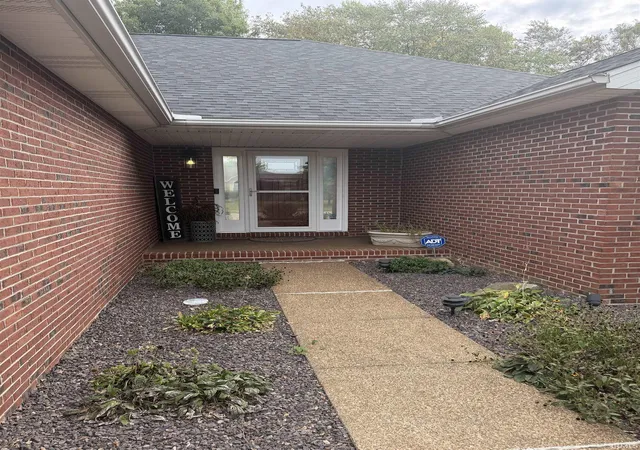 Photo 2 of Manufactured home for sale at 1207 Bowden Dr, Evansville, IN 47725 | MLS# 202640525 | Listing updated on 2026-10-01