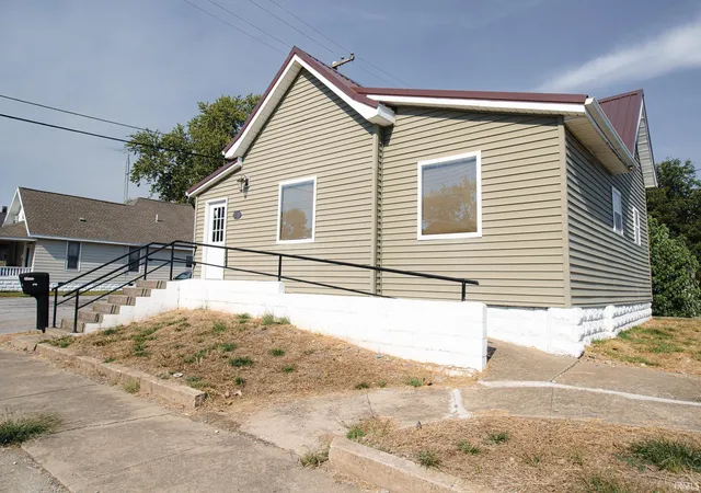 Manufactured home for sale at 715 Chestnut St, Mount Carmel, IL 62863 | MLS# 202640537