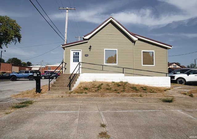Photo 2 of Manufactured home for sale at 715 Chestnut St, Mount Carmel, IL 62863 | MLS# 202640537 | Listing updated on 2026-09-30