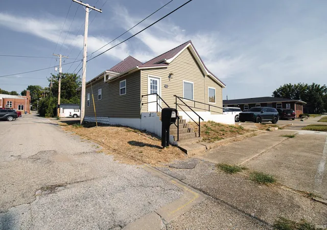 Photo 3 of Manufactured home for sale at 715 Chestnut St, Mount Carmel, IL 62863 | MLS# 202640537 | Listing updated on 2026-09-30