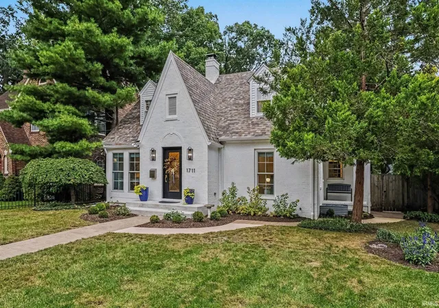 Photo 3 of Sale Pending at 1711 E Lasalle Ave, South Bend, IN 46617 | MLS# 202640637 | Listing updated on 2026-10-13