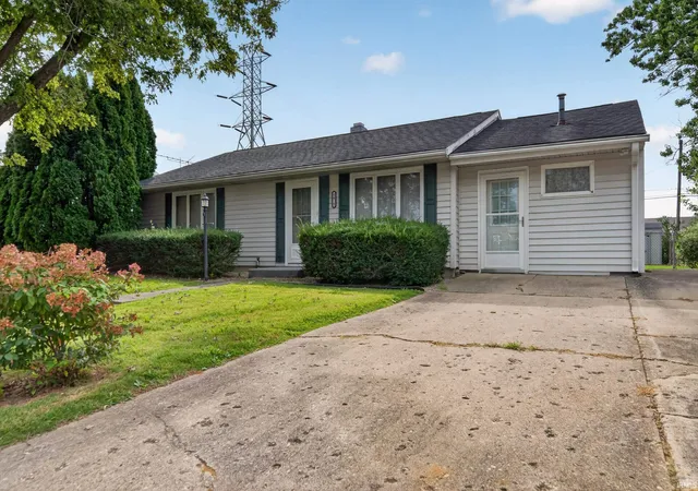 Photo 3 of Manufactured home for sale at 1401 Gleneagles Dr, Kokomo, IN 46902 | MLS# 202640666 | Listing updated on 2026-10-01