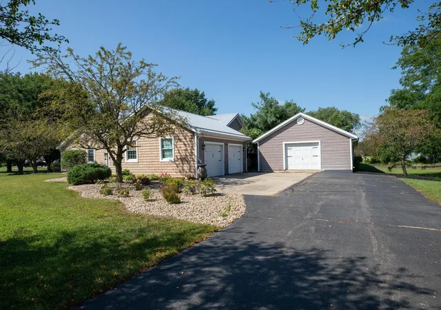 Photo 2 of Manufactured home for sale at 1500 Cardinal Cir, Rochester, IN 46975 | MLS# 202640699 | Listing updated on 2026-10-06
