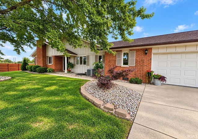 Photo 3 of Condo for sale at 2703 Executive Ct, Kokomo, IN 46902 | MLS# 202640706 | Listing updated on 2026-10-08