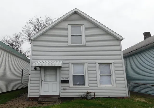 Single family home for sale at 2218 W Illinois St, Evansville, IN 47712 | MLS# 202640725