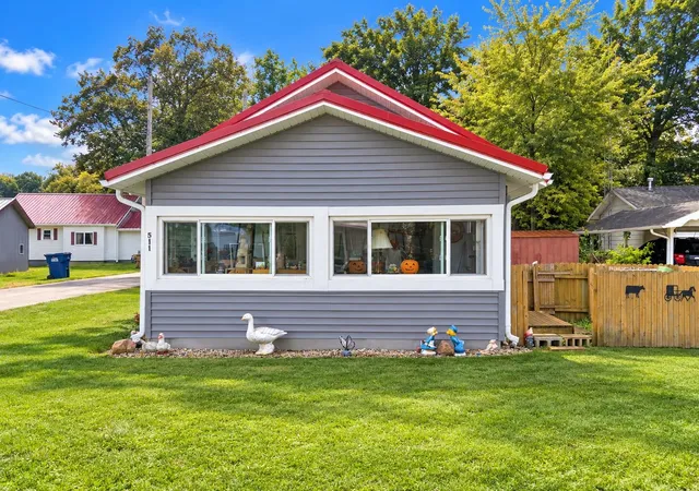 Manufactured home for sale at 511 W Shutt Ave, Silver Lake, IN 46982 | MLS# 202640745
