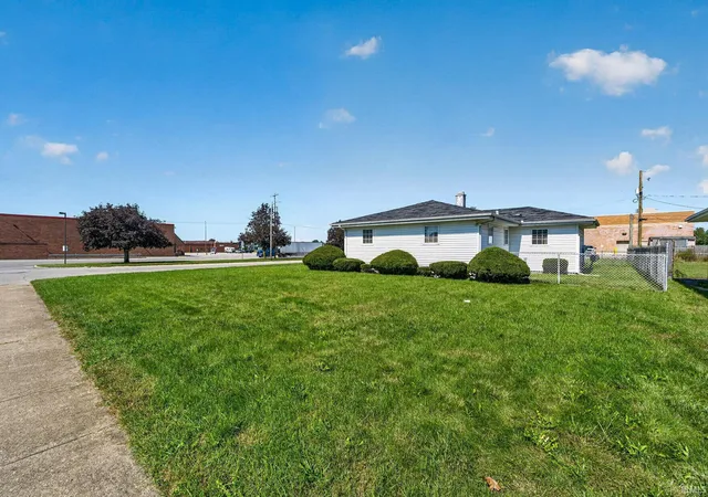 Photo 2 of Sale Pending at 450 S Lombardy Dr, South Bend, IN 46619 | MLS# 202640769 | Listing updated on 2026-10-13
