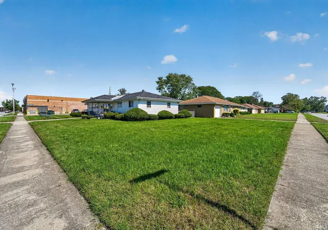 Photo 3 of Sale Pending at 450 S Lombardy Dr, South Bend, IN 46619 | MLS# 202640769 | Listing updated on 2026-10-13