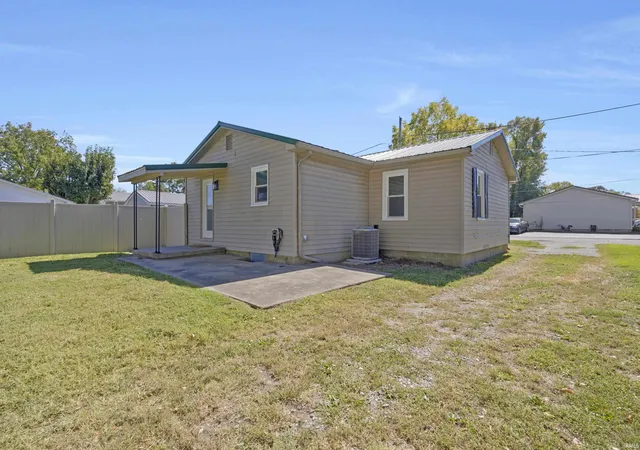 Photo 3 of Sale Pending at 823 W Wood St, Princeton, IN 47670 | MLS# 202640772 | Listing updated on 2026-10-17