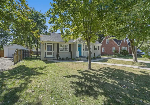 Photo 3 of Sale Pending at 3109 E Cherry St, Evansville, IN 47714 | MLS# 202640847 | Listing updated on 2026-10-15