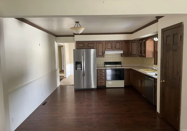 Photo 3 of Manufactured home for sale at 3300 W Twickingham Dr, Muncie, IN 47304 | MLS# 202640882 | Listing updated on 2026-10-02