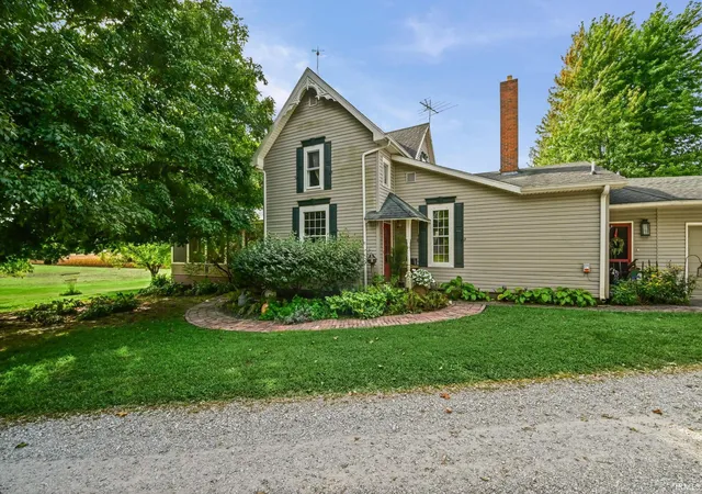 Single family home for sale at 1062 N Union Rd, Frankfort, IN 46041 | MLS# 202640912