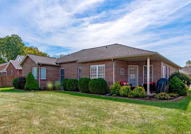 Photo 2 of Sale Pending at 714 Merimac Dr, Evansville, IN 47711 | MLS# 202640923 | Listing updated on 2026-10-08