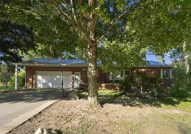 Photo 1 of Sale Pending at 16 S Stickler Rd, Columbia City, IN 46725 | MLS# 202640938 | Listing updated on 2026-10-11