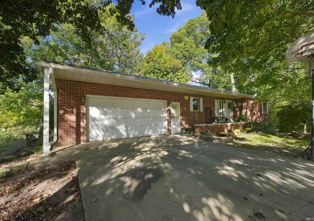 Photo 2 of Sale Pending at 16 S Stickler Rd, Columbia City, IN 46725 | MLS# 202640938 | Listing updated on 2026-10-11