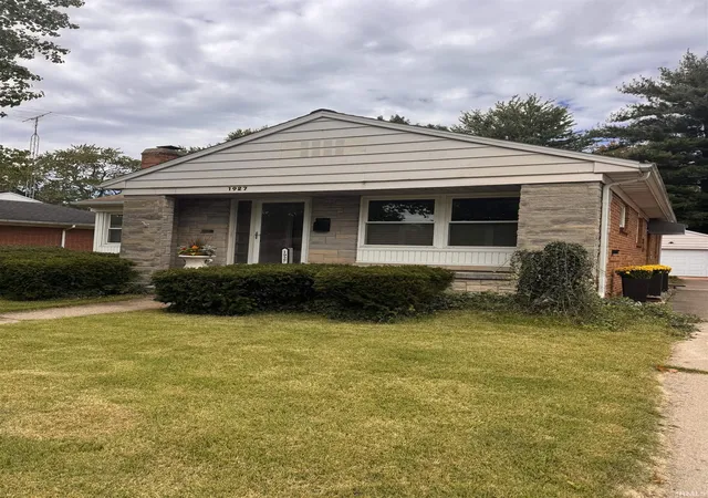 Photo 2 of Manufactured home for sale at 1927 Rockne Dr, South Bend, IN 46617 | MLS# 202640942 | Listing updated on 2026-10-02