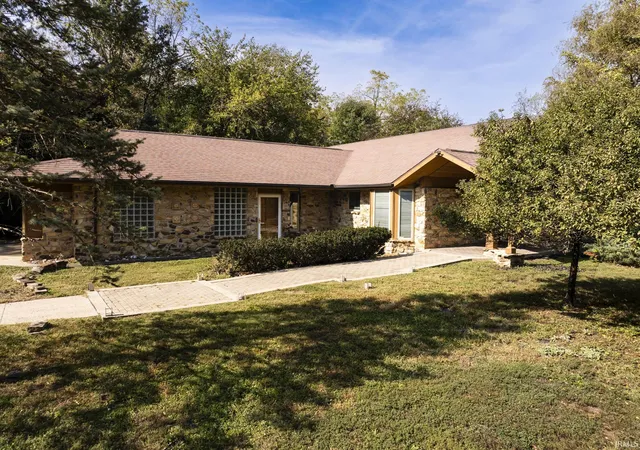 Photo 3 of Sale Pending at 1201 N Pinebark Ct, Muncie, IN 47304 | MLS# 202640944 | Listing updated on 2026-10-16