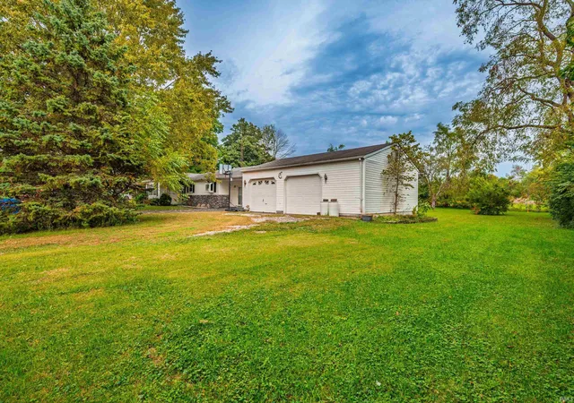 Photo 3 of Manufactured home for sale at 104 N Bennett St, Muncie, IN 47303 | MLS# 202640945 | Listing updated on 2026-10-14