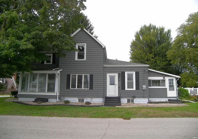 Photo 3 of Single family home for sale at 402 W Rochester St, Akron, IN 46910 | MLS# 202640986 | Listing updated on 2026-10-08