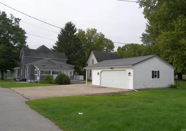 Photo 4 of Single family home for sale at 402 W Rochester St, Akron, IN 46910 | MLS# 202640986 | Listing updated on 2026-10-08