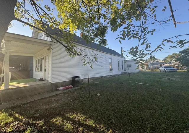 Photo 2 of Manufactured home for sale at 1129 W Oregon St, Evansville, IN 47710 | MLS# 202640994 | Listing updated on 2026-10-13