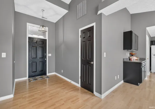 Photo 3 of Sale Pending at 9715 Clippinger Rd, Evansville, IN 47725 | MLS# 202641001 | Listing updated on 2026-10-12