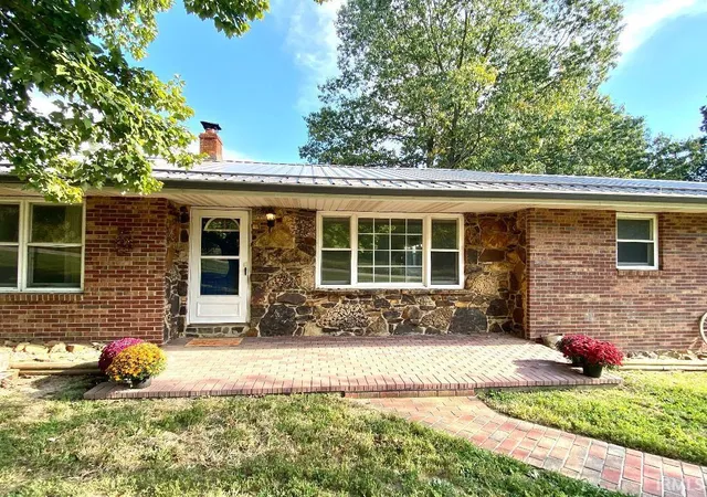 Photo 3 of Manufactured home for sale at 1357 S Hasler Rd, Bloomfield, IN 47424 | MLS# 202641103 | Listing updated on 2026-10-19