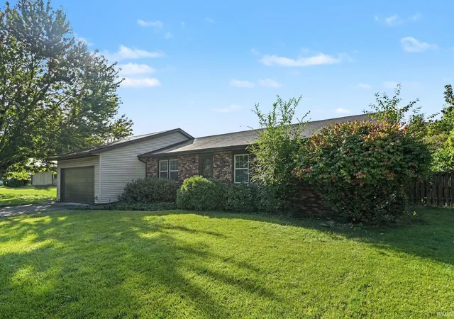 Photo 3 of Sale Pending at 22042 Sandybrook Dr, South Bend, IN 46628 | MLS# 202641128 | Listing updated on 2026-10-20