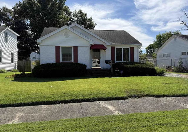 Photo 2 of Manufactured home for sale at 1605 Madison Ave, Evansville, IN 47714 | MLS# 202641138 | Listing updated on 2026-10-13