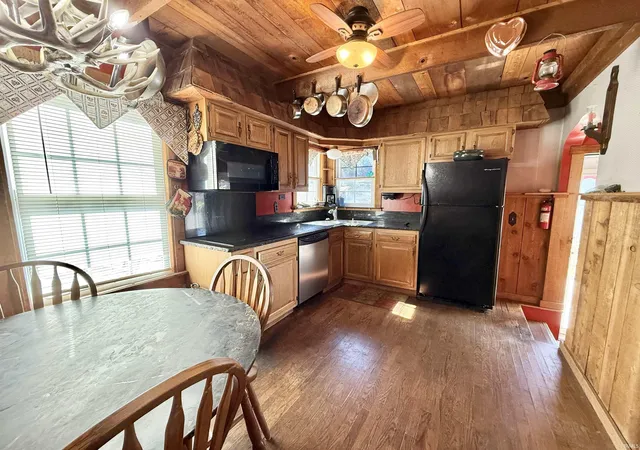 Photo 3 of Manufactured home for sale at 1605 Madison Ave, Evansville, IN 47714 | MLS# 202641138 | Listing updated on 2026-10-13