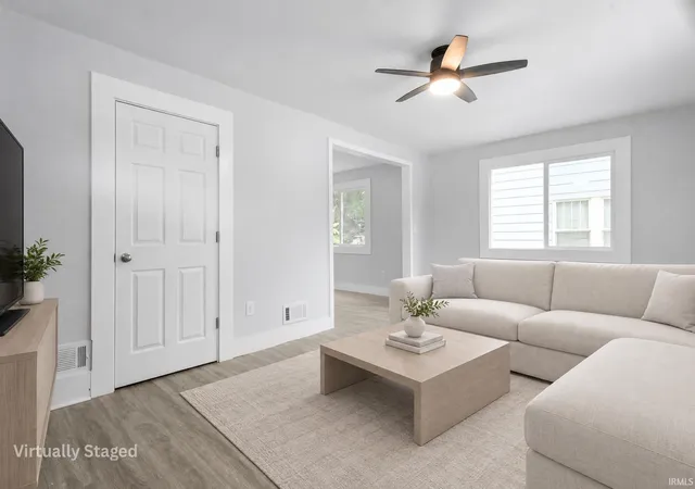 Photo 2 of Manufactured home for sale at 1046 Lawndale Ave, South Bend, IN 46628 | MLS# 202641144 | Listing updated on 2026-10-22