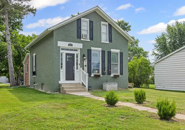 Photo 2 of Sale Pending at 807 S 20th Street, Lafayette, IN 47905 | MLS# 202641154 | Listing updated on 2026-10-08