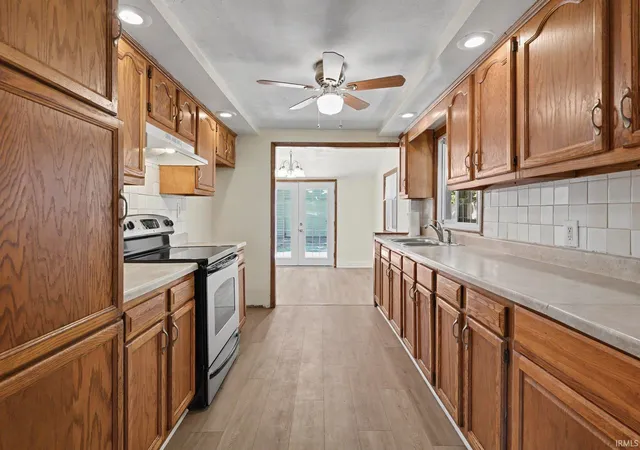 Photo 3 of Single family home for sale at 2433 Hollywood Pl, South Bend, IN 46616 | MLS# 202641231 | Listing updated on 2026-10-09