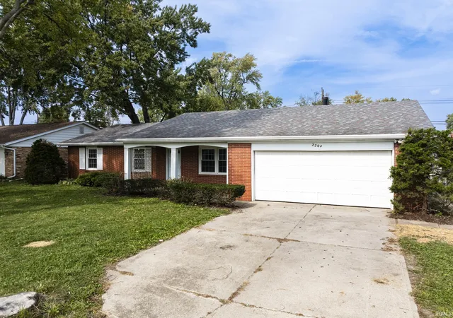 Photo 1 of Manufactured home for sale at 2204 W Purdue Ave, Muncie, IN 47304 | MLS# 202641243 | Listing updated on 2026-10-23
