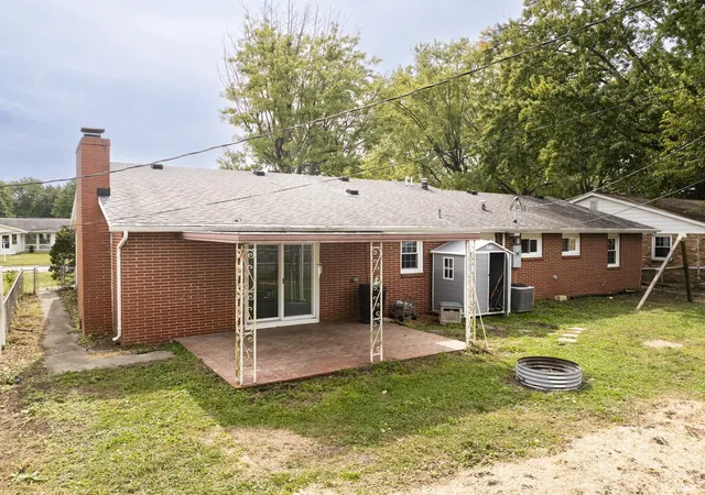 Photo 3 of Manufactured home for sale at 2204 W Purdue Ave, Muncie, IN 47304 | MLS# 202641243 | Listing updated on 2026-10-23