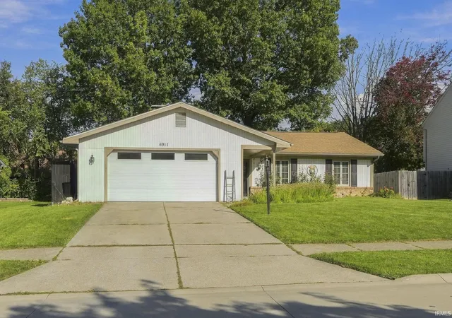 Manufactured home for sale at 6911 Wolfsboro Ln, Fort Wayne, IN 46835 | MLS# 202641277