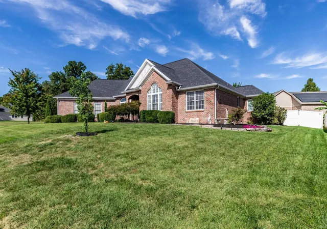 Photo 3 of Sale Pending at 4400 Windham Dr, Evansville, IN 47725 | MLS# 202641301 | Listing updated on 2026-10-14