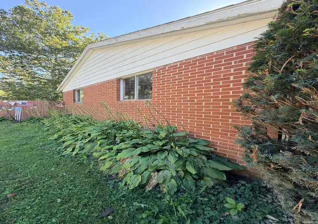Photo 3 of Manufactured home for sale at 2300 S Wisteria Ln, Muncie, IN 47302 | MLS# 202641314 | Listing updated on 2026-10-06