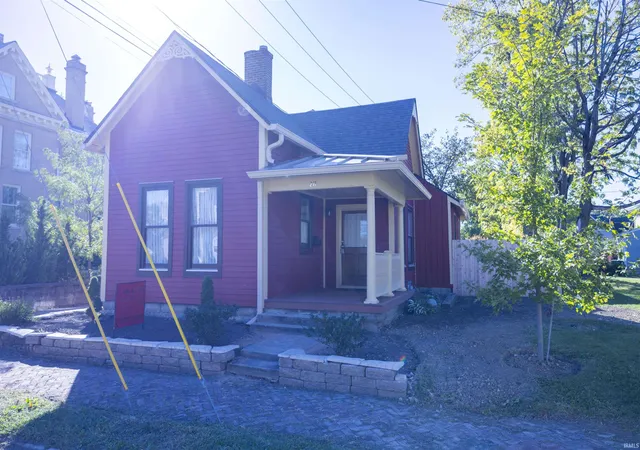 Photo 2 of Sale Pending at 211 S Hackley St, Muncie, IN 47305 | MLS# 202641495 | Listing updated on 2026-10-08