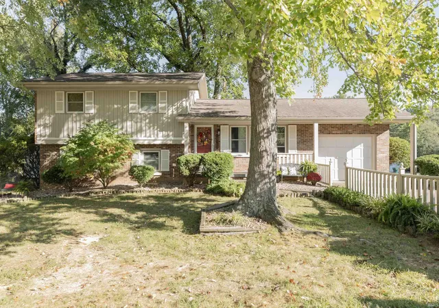 Photo 1 of Sale Pending at 2228 Dusseldorf Dr, Evansville, IN 47711 | MLS# 202641497 | Listing updated on 2026-10-09