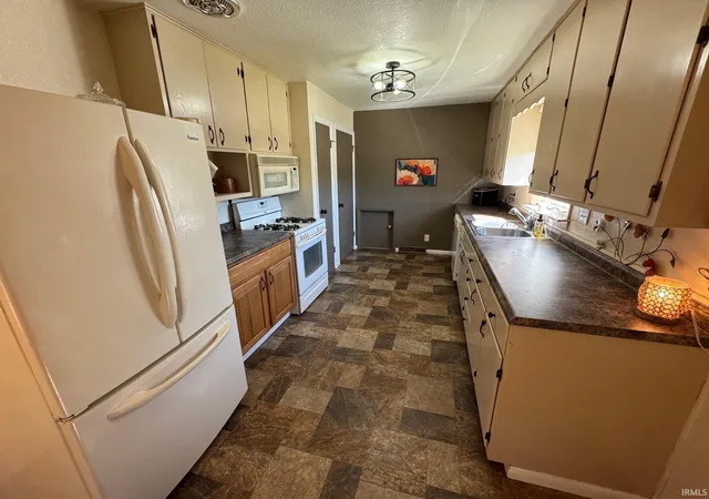 Photo 4 of Manufactured home for sale at 1319 Hill St, Rochester, IN 46975 | MLS# 202641508 | Listing updated on 2026-10-07