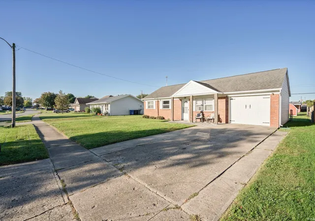 Photo 3 of Sale Pending at 1321 Belvedere Dr, Kokomo, IN 46902 | MLS# 202641510 | Listing updated on 2026-10-14